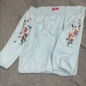 Off the shoulder crop top perfect for anytime.🌸